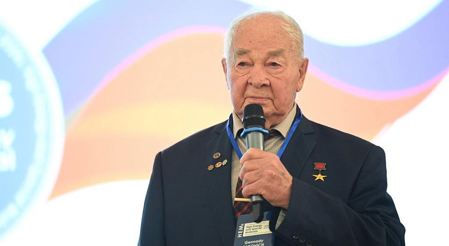 Президент РФ вручил орден академику РАН, профессору ТГУ Геннадию Саковичу