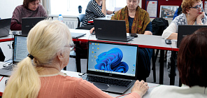 Томские пенсионеры обучаются компьютерной грамотности на базе ИДО